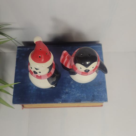 Sweet set of Penguin Salt and Pepper Shakers, Target Sledding Hill - Picture 3 of 4